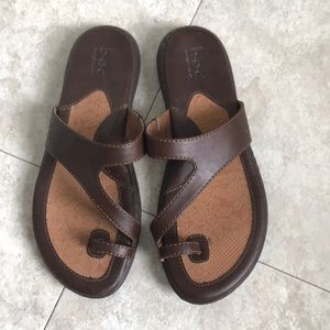 Born BOC sandals size 8